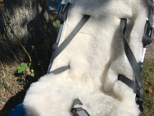 Lammfell-Sitzauflage für Kinderwagen creme - Image 3