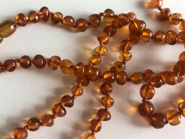 Baby-Bernsteinkette cognac