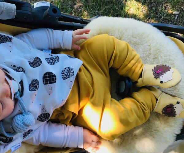 Lammfell-Sitzauflage für Kinderwagen natur - Image 5