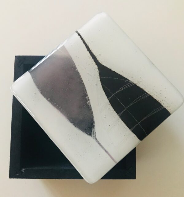 Bijouteriebox & Geschenkbox Blatt grau schwarz auf weiss - Image 2