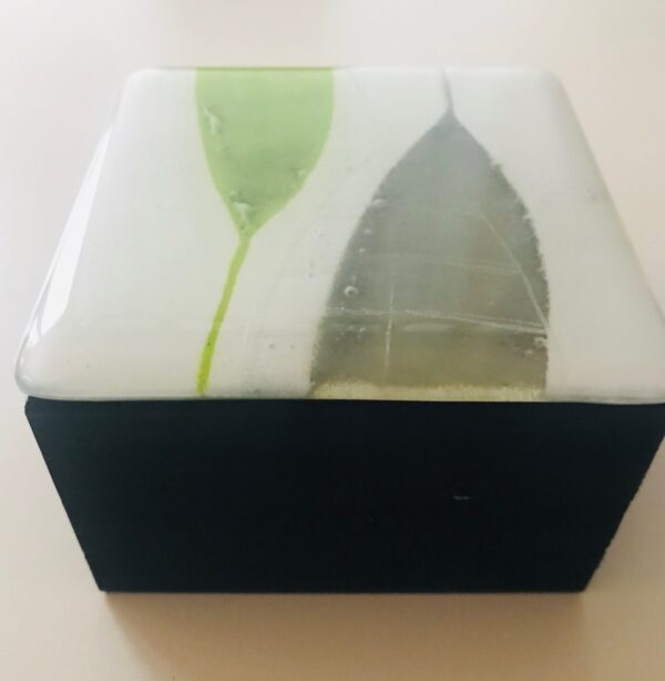 Bijouteriebox & Geschenkbox Blatt grün auf weiss - Image 4