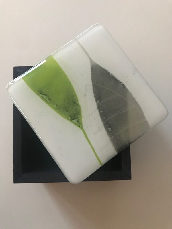 Bijouteriebox & Geschenkbox Blatt grün auf weiss - Image 3