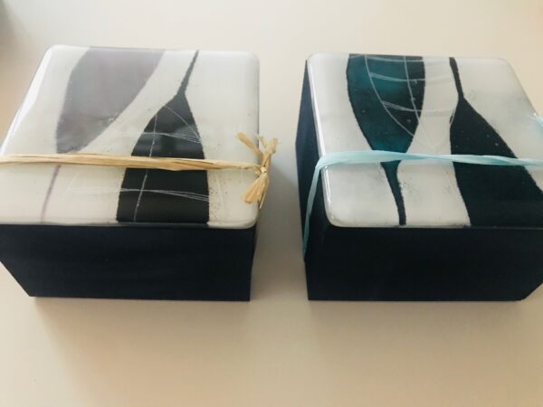Bijouteriebox & Geschenkbox Blatt grau schwarz auf weiss - Image 5
