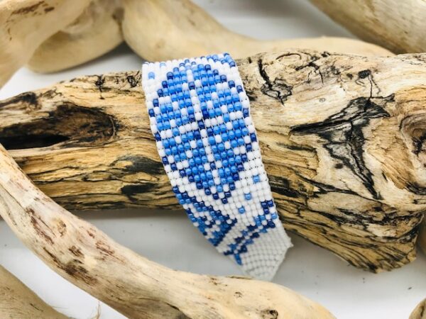 Perlenarmband weiss blau