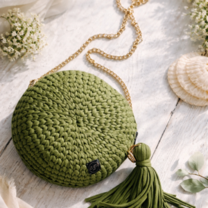 Runde Tasche khaki, Tragekette gold