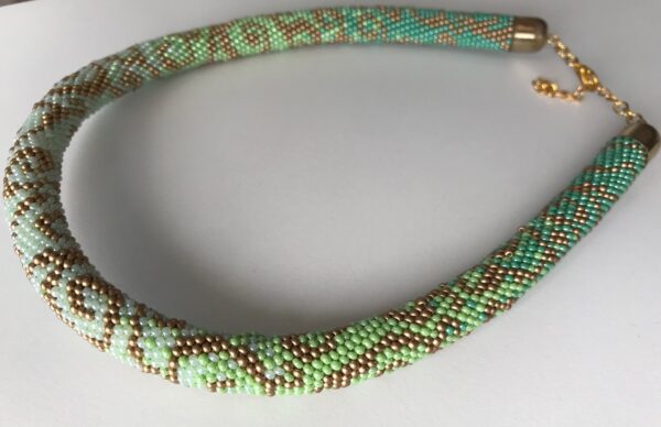 Halsband pastel grün gold Perlen - Image 3