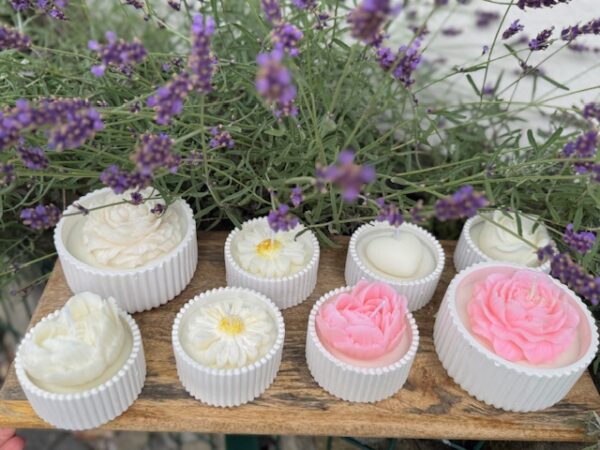 Grosser Cupcake mit Blume - Image 3
