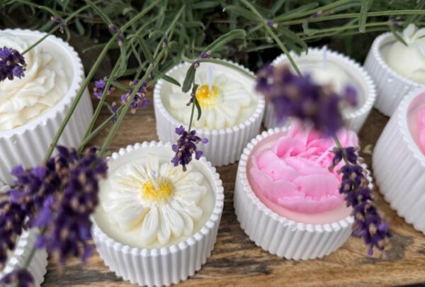 Kleiner Cupcake mit Margerite - Image 3