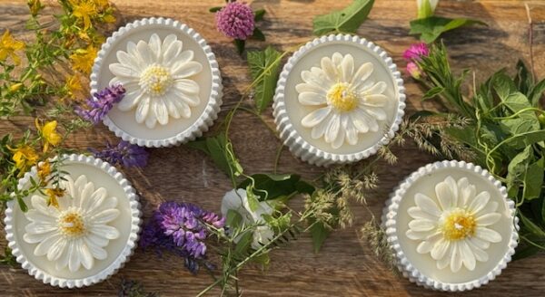 Kleiner Cupcake mit Margerite - Image 2