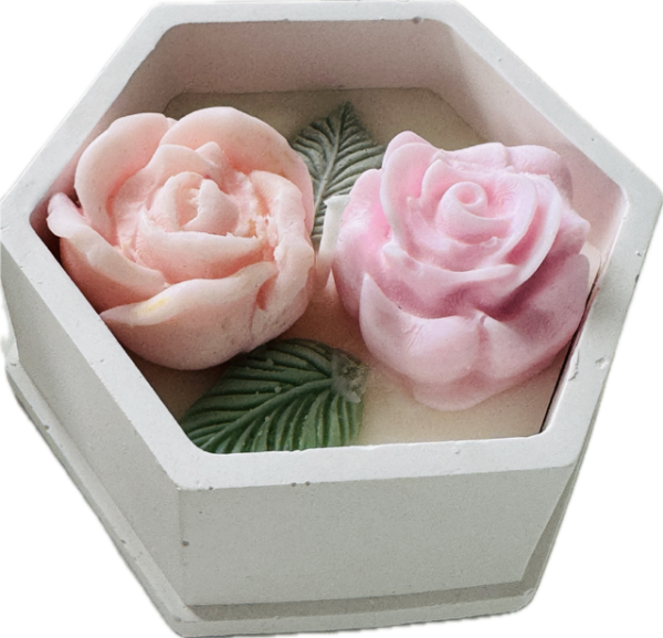 Kleiner 6eckiger Cupcake mit 2 Blumen