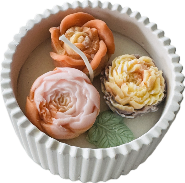 Kleiner Cupcake mit 3 Blumen
