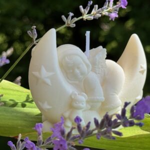 Schlafendes Baby auf dem Mond