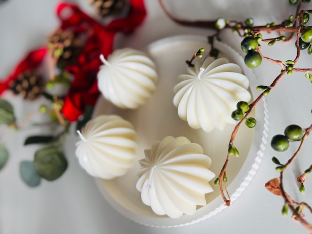 Weihnachtskugel creme