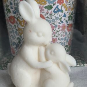 Hase mit Mama Deko mit Blume und Ei